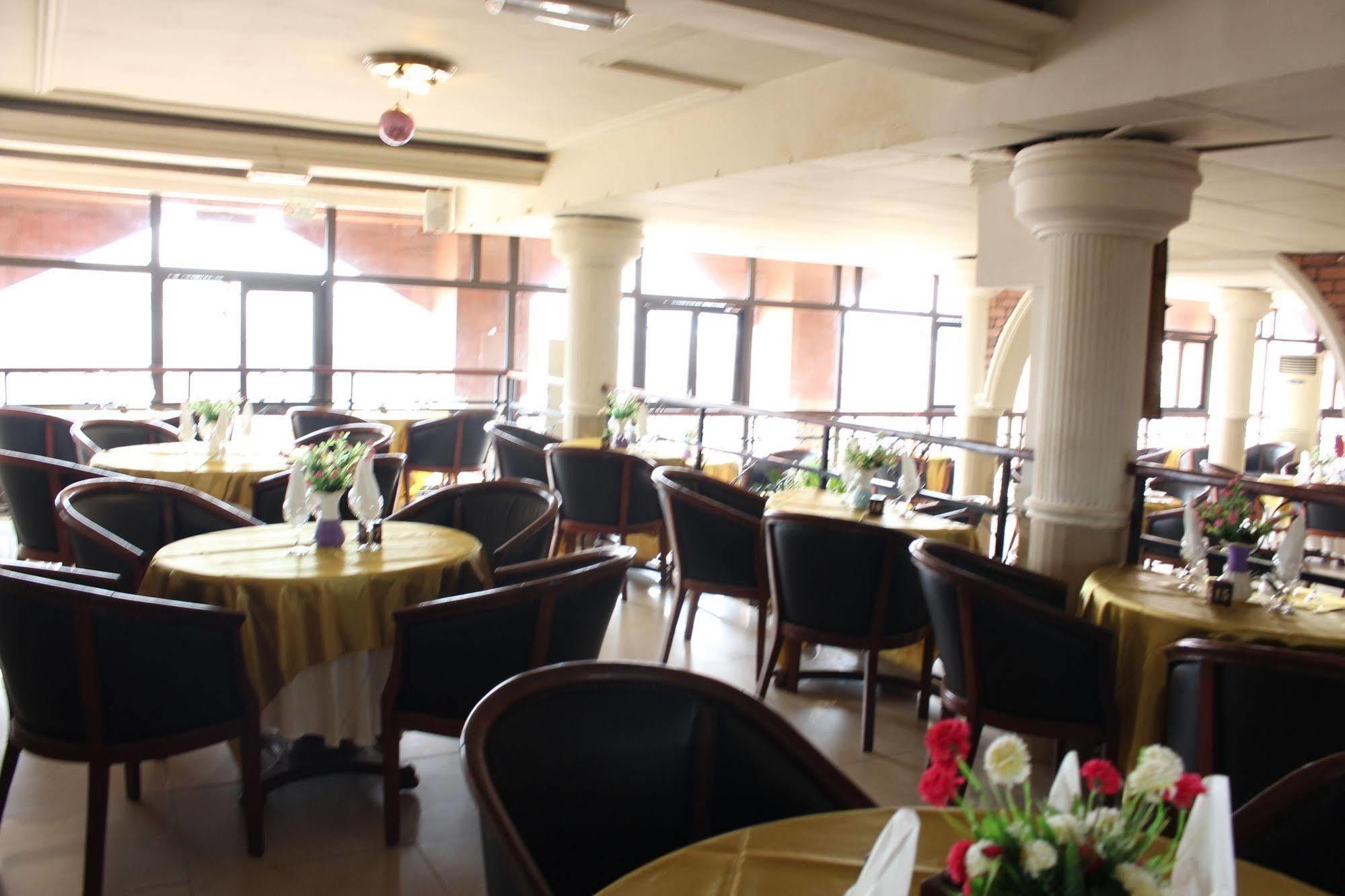 Hotel Santa Lucia Yaoundé 外观 照片