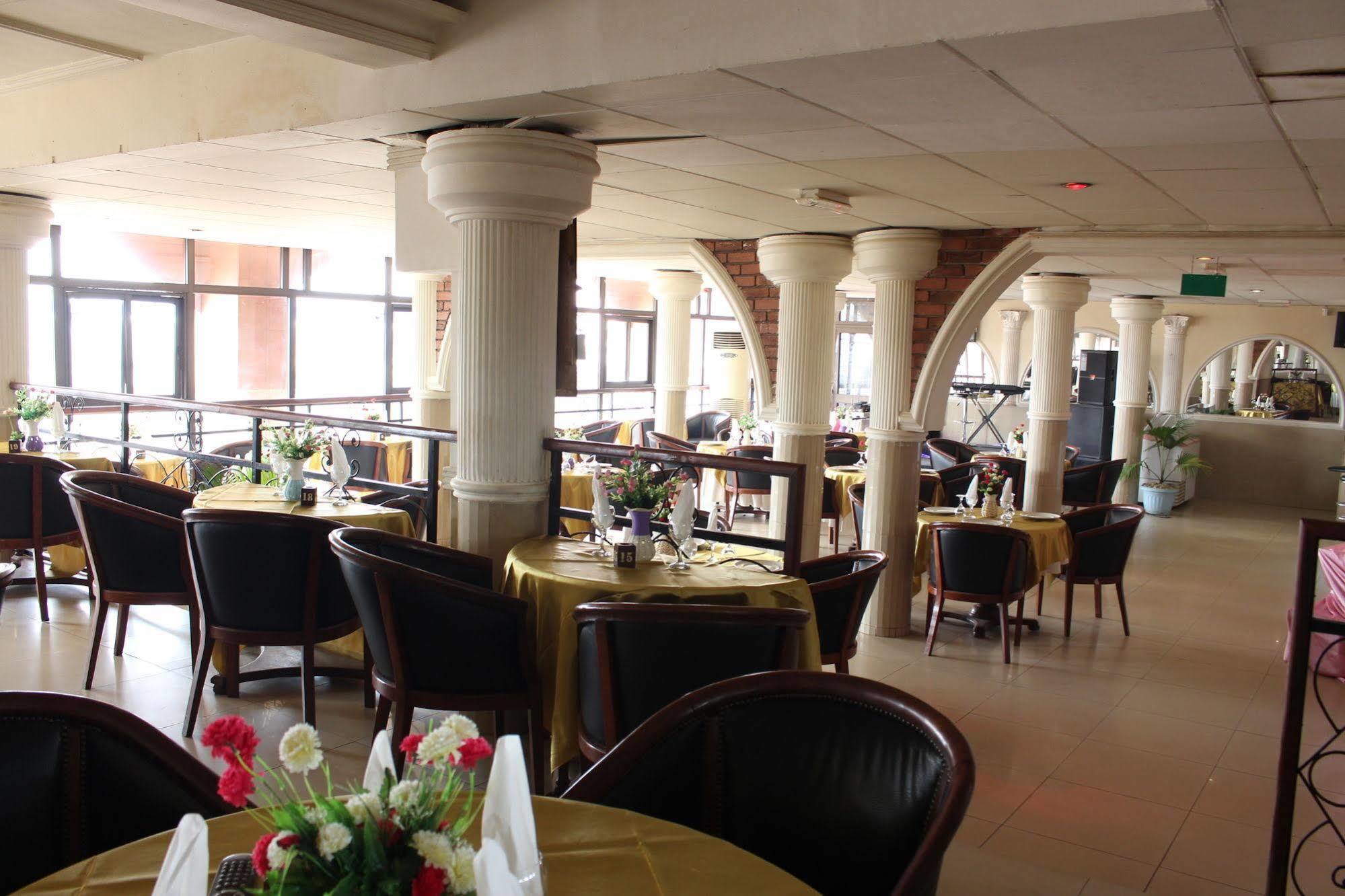 Hotel Santa Lucia Yaoundé 外观 照片