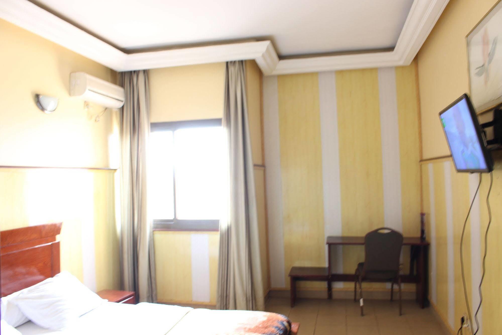 Hotel Santa Lucia Yaoundé 外观 照片
